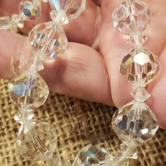 Vintage Aurora Borealis Crystal Necklace 28" Long In Great Condition - Picture 2 of 6